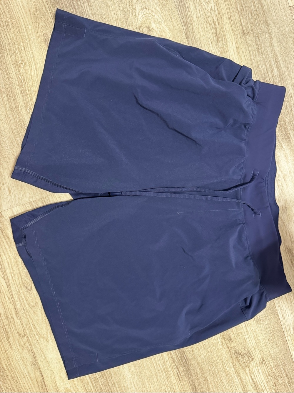 lululemon athletica Men's Shorts in Navy. Size Large